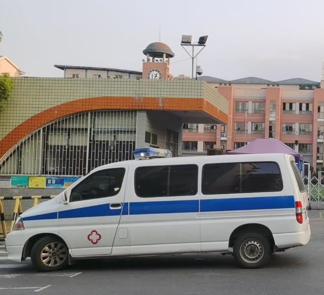 大渡口救护车出租护送骨折病人一公里多少钱